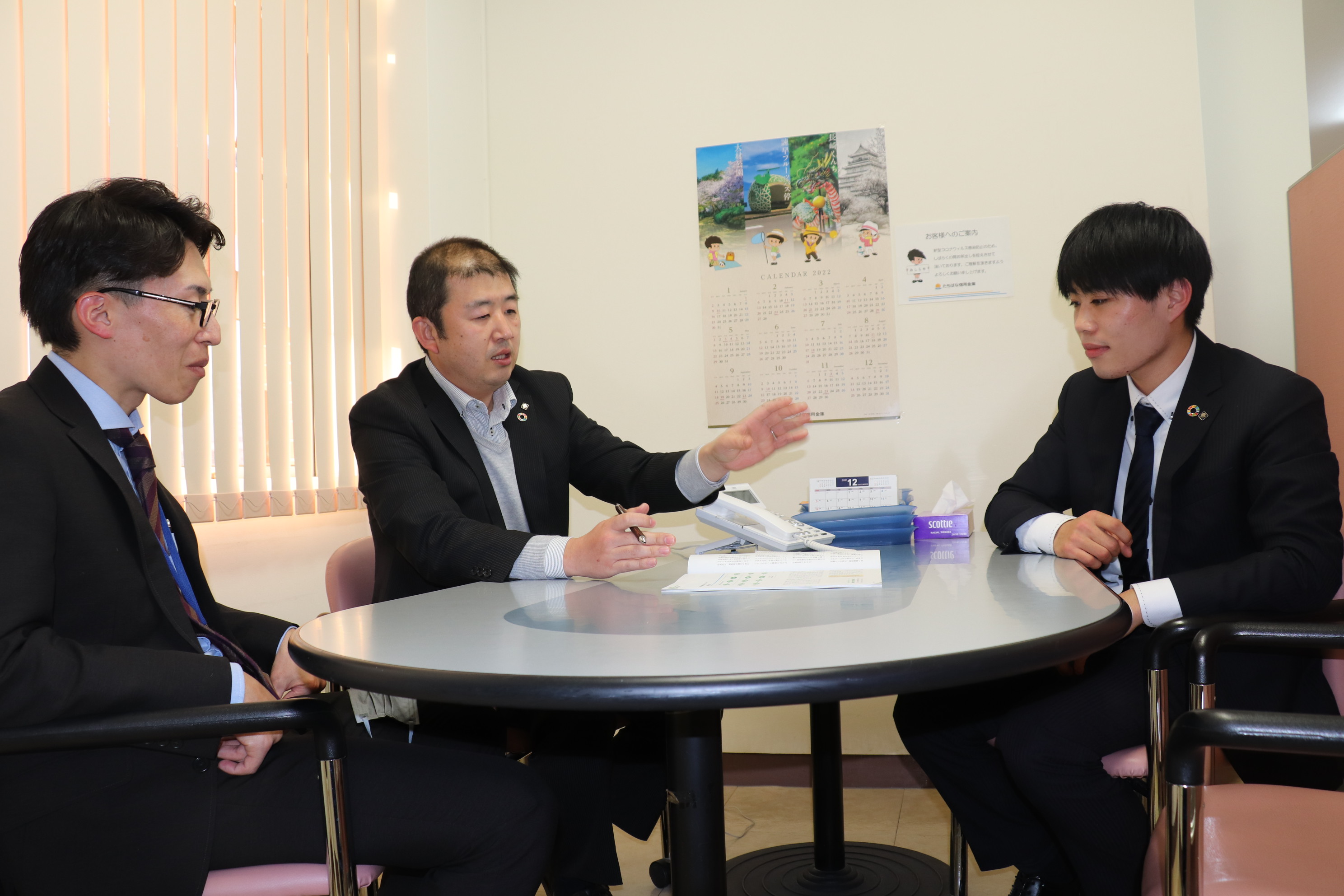 事務作業をする石場さん